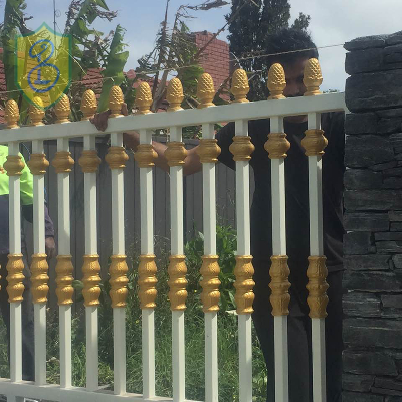 白色鍛鐵花園欄桿